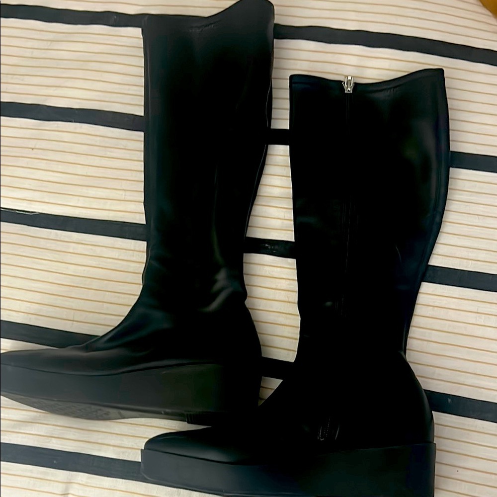 Comfy and sexy knee high boots from Aerosoles!